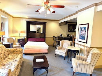 2 Storey Executive Suite, 1 Bedroom, Pets Not Allowed