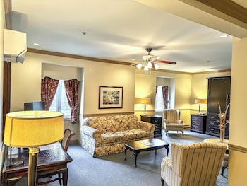 2 Storey Executive Suite, 1 Bedroom, Pets Not Allowed
