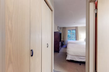 Room (Studio)
