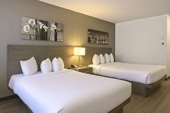 Standard Room, 2 Queen Beds, Mobility Accessible