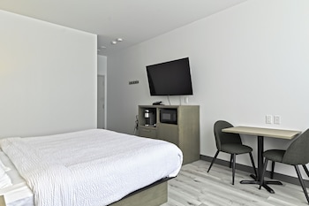 Standard Room, 1 King Bed