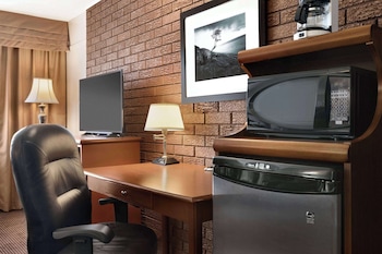 Deluxe Room, 2 Queen Beds, Non Smoking (Business Room)