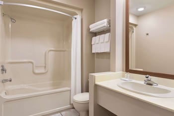 Deluxe Room, 2 Queen Beds, Non Smoking (Business Room)