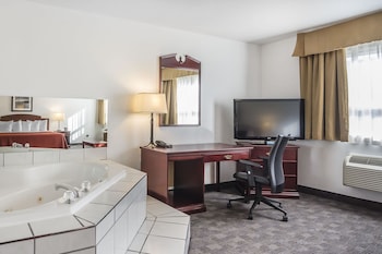 Suite, 1 King Bed with Sofa bed, Non Smoking, Jetted Tub