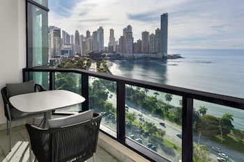 Suite, 2 Bedrooms, Club Lounge Access, Ocean View (Dining)