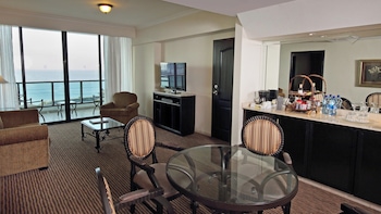 Suite, 2 Bedrooms, Club Lounge Access, Ocean View (Dining)