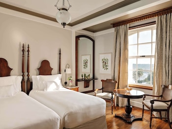 Deluxe Falls View Room
