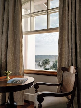 Deluxe Falls View Room