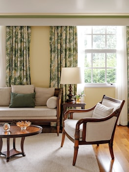 Noble Suite
