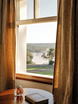 Deluxe Falls View Room