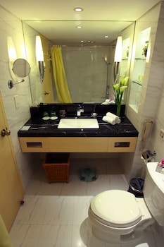 Deluxe Double Room with City View, with a copy of Shanghai Taste