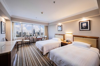 Deluxe Twin Room with City View, with a copy of Shanghai Taste