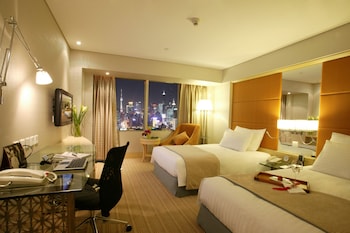 Deluxe Twin Room with City View, with a copy of Shanghai Taste