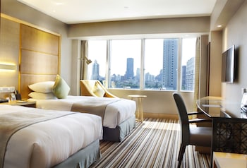 Deluxe Twin Room with City View, with a copy of Shanghai Taste