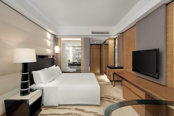 1 King Premium Lounge Access