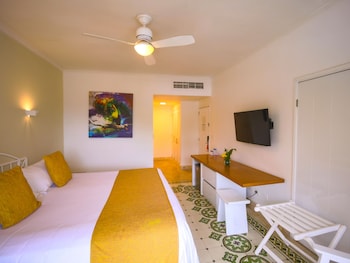 Superior Room, 1 Queen Bed, Garden View