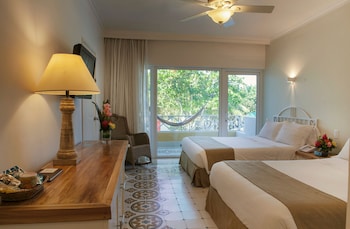 Superior Room, 2 Double Beds, Garden View