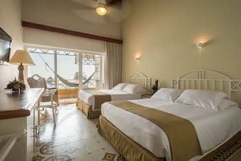 Junior Suite, 1 King Bed, Garden View