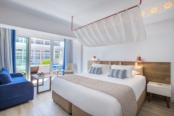 Junior Family Suite Side Sea View with Private Terrace