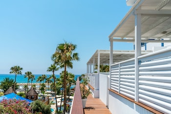 Junior Family Suite Side Sea View with Private Terrace