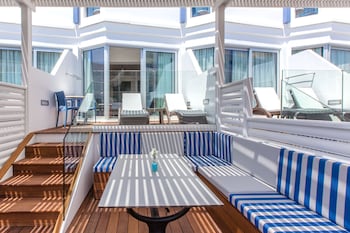 Junior Family Suite Side Sea View with Private Terrace