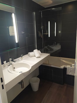 Classic Twin Room, City View