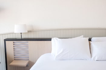 Classic Double Room, Pool View