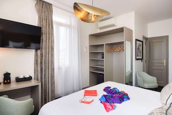 Deluxe Room, 1 Queen Bed, Non Smoking, Sea View