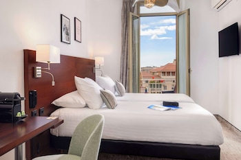 Deluxe Room, 1 Queen Bed, Non Smoking, Sea View