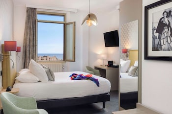 Deluxe Room, 1 Queen Bed, Non Smoking, Sea View