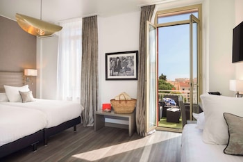 Deluxe Room, Multiple Beds, Non Smoking