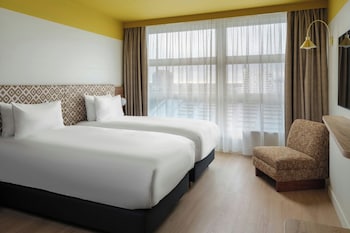 Studio, 2 Twin Beds (view)