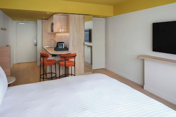 Studio, 1 King Bed, City View