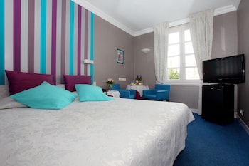 Comfort Room, 1 King Bed, Non Smoking, Garden View