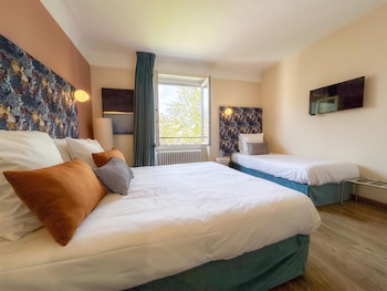 Comfort Room, Multiple Beds (with Extra Bed)