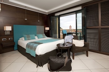 Deluxe Room, Terrace, Garden View