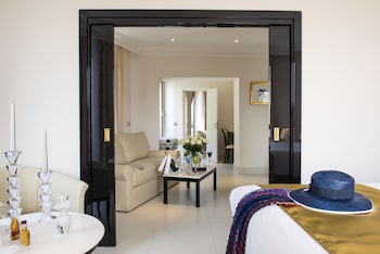 Junior Suite, 1 Queen Bed with Sofa bed