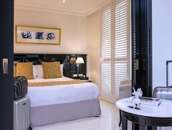 Junior Suite, 1 Queen Bed with Sofa bed