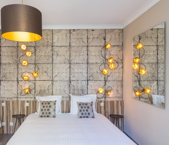 Deluxe Room, 1 King Bed, Non Smoking (Larger Room)