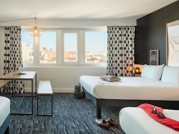 Standard Suite, Multiple Beds