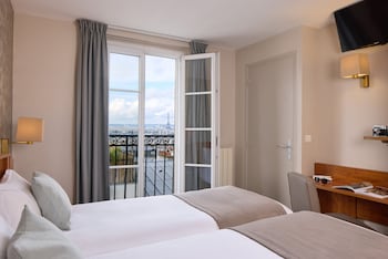 Superior Twin with Balcony & Eiffel Tower View