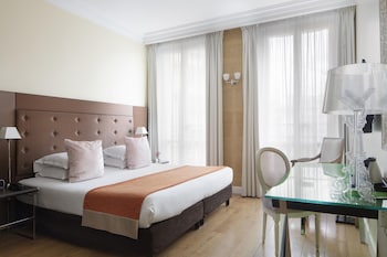 Superior Room,Mobility Accessible-Complimentary soft minibar,courtesy tray, Chromecast,digital press