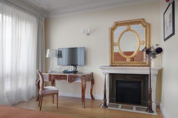 Superior Twin Room - Complimentary soft minibar,courtesy tray, Chromecast and digital press