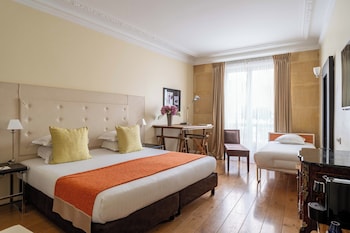 Family Privilege Room ( 2 Rooms) - Complimentary soft minibar,courtesy tray,Chromecast,digital press