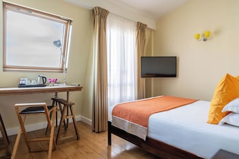 Single Room - Complimentary soft minibar,courtesy tray, Chromecast and digital press