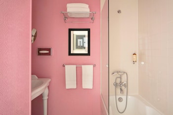 Family Privilege Room ( 2 Rooms) - Complimentary soft minibar,courtesy tray,Chromecast,digital press