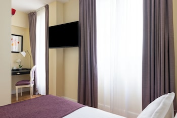 Family Room ( 2 Rooms) - Complimentary soft minibar,courtesy tray,Chromecast and digital press