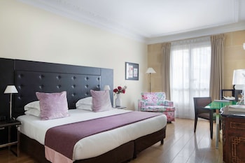 Privilege Room - Complimentary soft minibar,courtesy tray, Chromecast and digital press