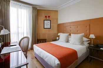 Family Privilege Room ( 2 Rooms) - Complimentary soft minibar,courtesy tray,Chromecast,digital press