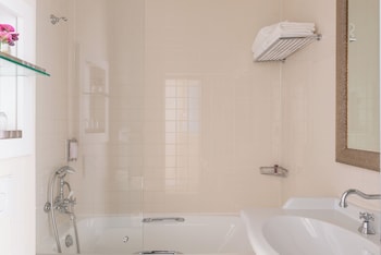 Family Room ( 2 Rooms) - Complimentary soft minibar,courtesy tray,Chromecast and digital press